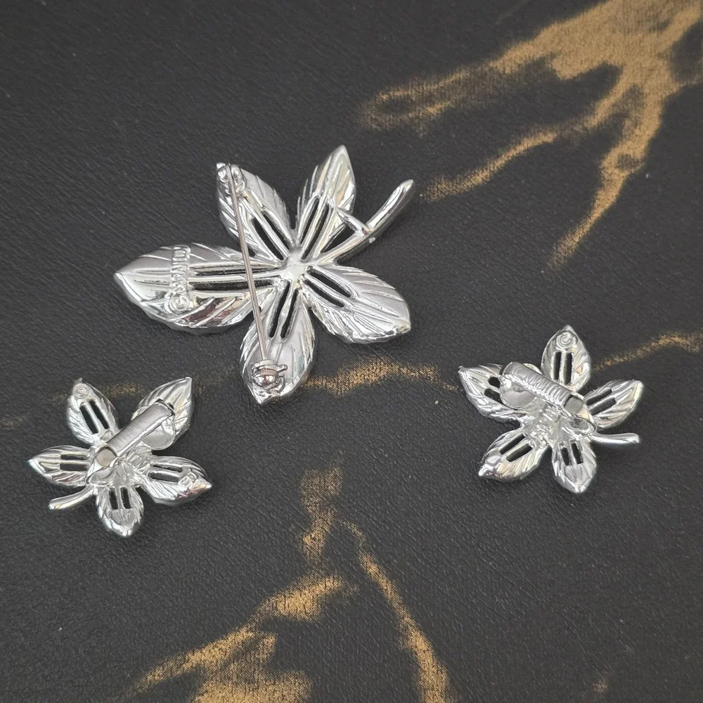 Vintage Sarah Coventry Silver Tone Leaf Brooch and Clip On Earrings Set Floral